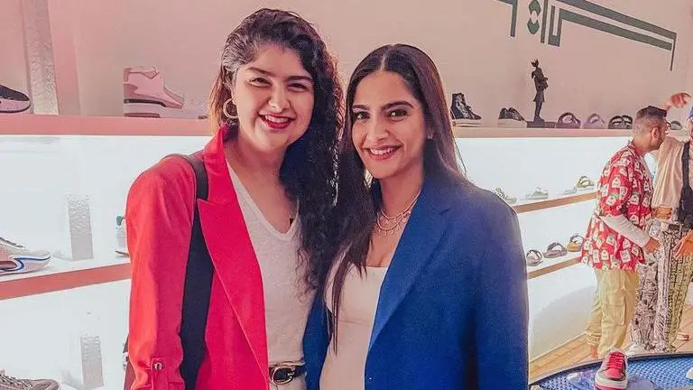 Sonam Kapoor reacts to Anshula Kapoor's note on body positivity, calls her 'beautiful' sonam kapoor