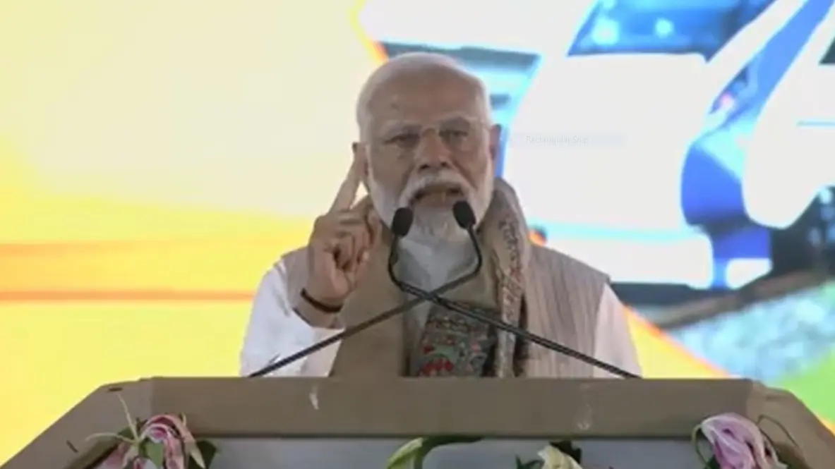 PM Modi Slams TMC Over Corruption, Sets Target for Bengal BJP to Win All 42 LS Seats PM Modi