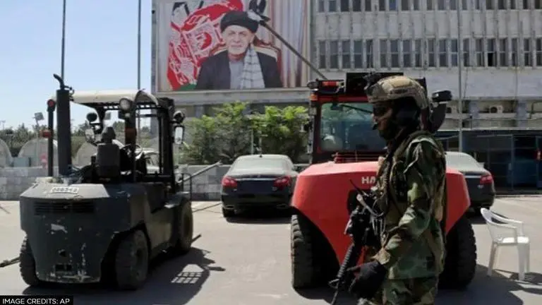 Taliban stops evacuees from leaving Afghanistan; 4 planes with refugees, Americans blocked Taliban