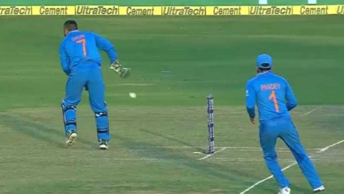 Rishabh Pant Decides To Attempt Dhonis Iconic No Look Run Out In Front