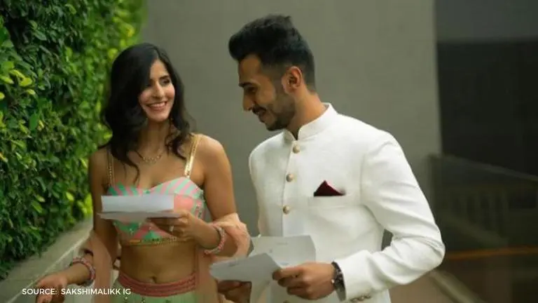 Sakshi Malik posts video of Santul Katahra proposing her; calls it 'Best Proposal Ever' Sakshi Malik