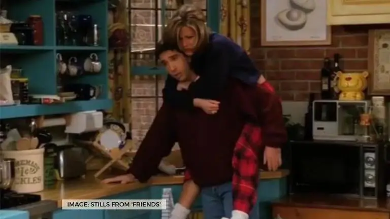 'Friends' showrunners open up about the off-screen romance between Jennifer and David Friends