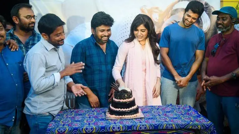 Samantha Ruth Prabhu resumes Kushi shoot, receives grand welcome from Vijay Deverakonda Samantha Ruth Prabhu