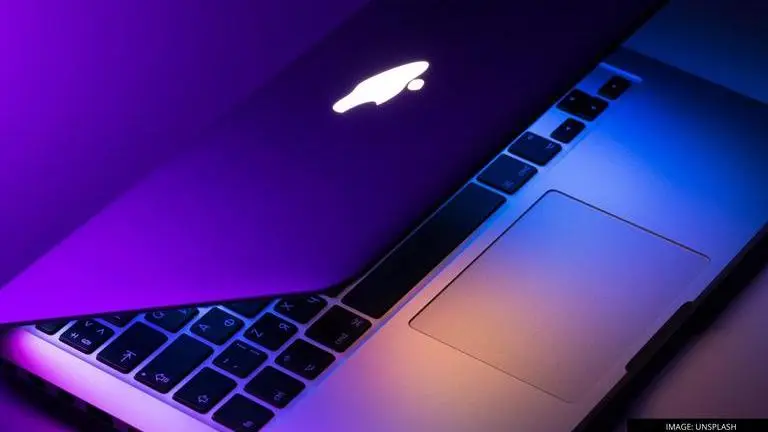 Apple MacBook Pro is rumoured to come with a iPhone 13 like notch