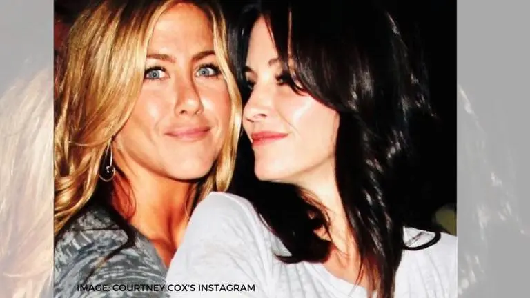 Jennifer Aniston surprises Courtney, admits stealing Monica's dress from FRIENDS set jennifer aniston