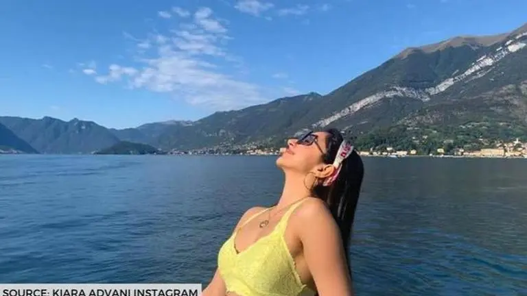 Kiara Advani's blissful beach pictures are sure to give fans summer vibes Kiara Advani