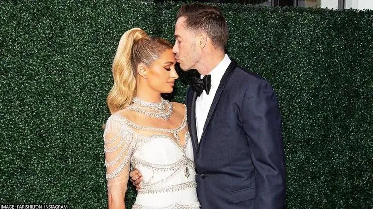 Paris Hilton 'standing hand in hand' with Carter Reum at the Altar; see pics Paris Hilton's wedding