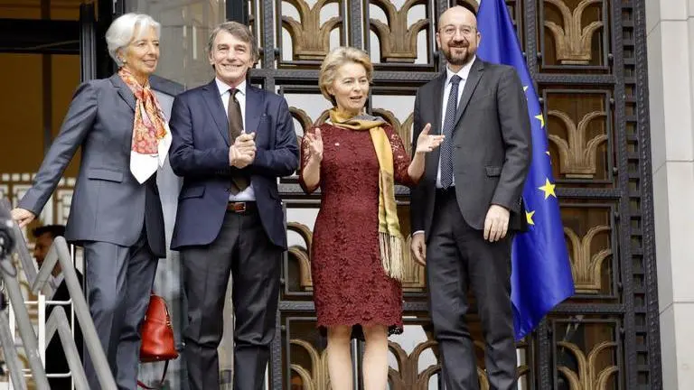 EU leaders depart after first day of summit