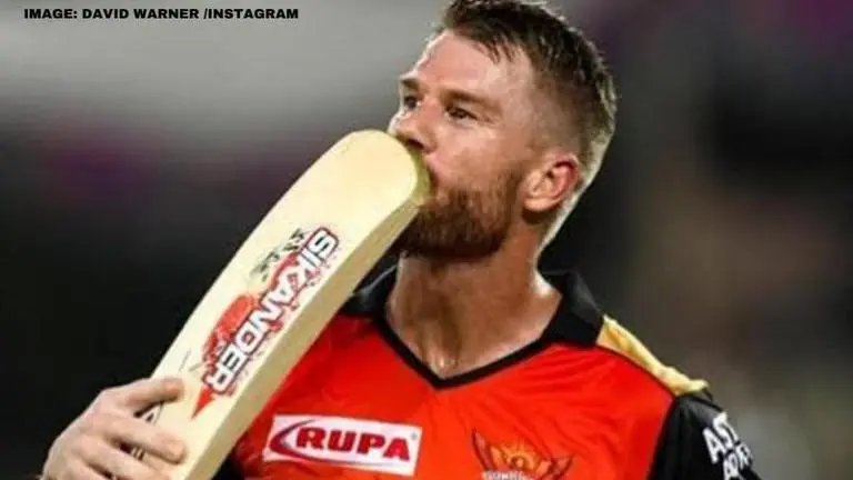 David Warner wins hearts after calling SRH his 'Indian family' in nostalgic tweet David Warner