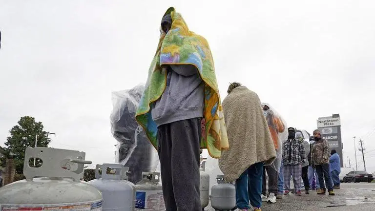 Texas crisis has governor facing big backer: energy industry Texas crisis has governor facing big backer: energy industry