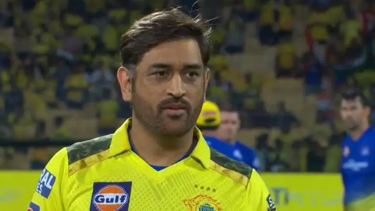 CSK vs DC: MS Dhoni makes big goof-up in IPL 2023 match, leaves netizens bewildered- WATCH CSK vs DC: MS Dhoni makes big goof-up at start of IPL 2023 match on Shivam Dube