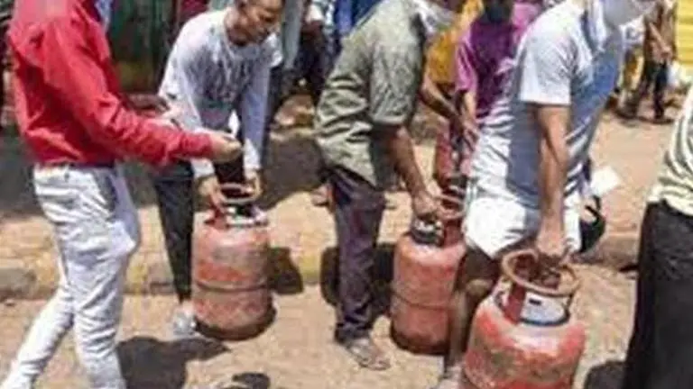 4,000 free LPG refills distributed under Ujjwala scheme in J&K's Doda