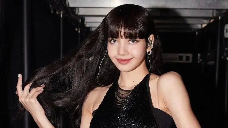 BLACKPINK Lisa suffers wardrobe malfunction during Born Pink concert in Las Vegas BLACKPINK Lisa