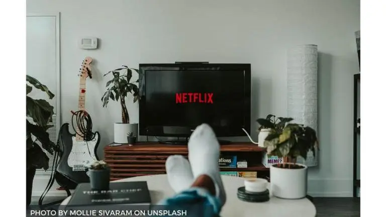 what is netflix's shuffle play feature