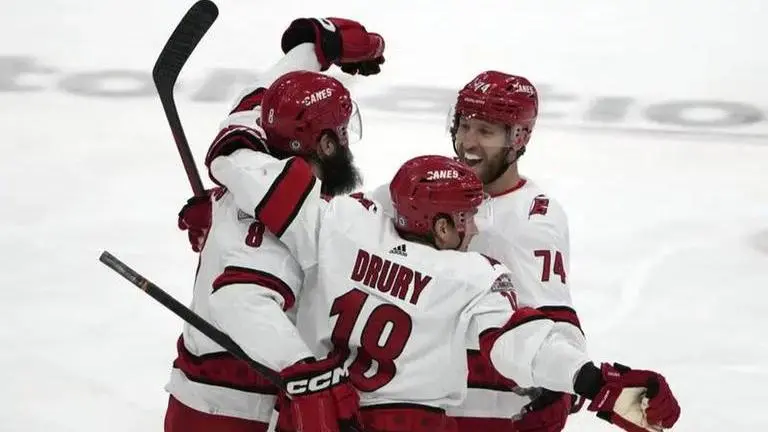 NHL Scores: Brent Burns helps Carolina Hurricanes beat Florida Panthers to win Metropolitan NHL Scores: Brent Burns helps Carolina Hurricanes beat Florida Panthers to win Metropolitan