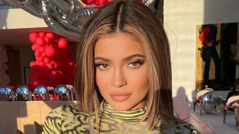 When Kylie Jenner helped a super-fan & gave her a tour of Kylie Cosmetics headquarters Kylie Jenner