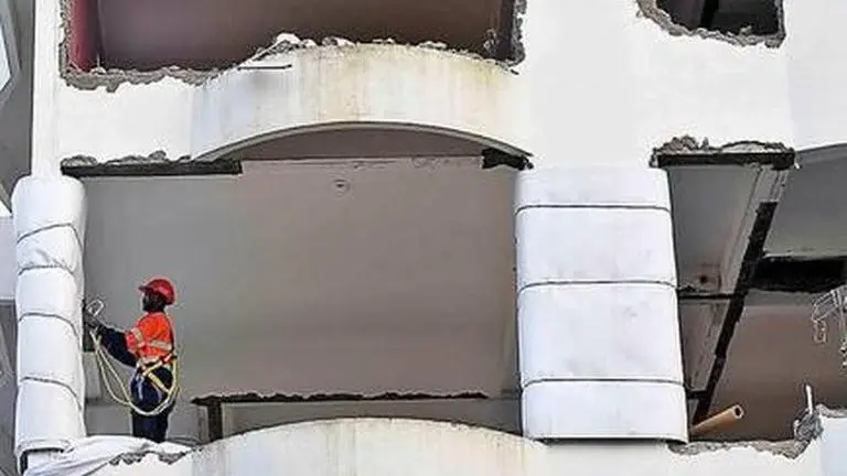 Tamil Nadu: 'Unhappy New Year' painted on walls of demolished Maradu flats Tamil Nadu