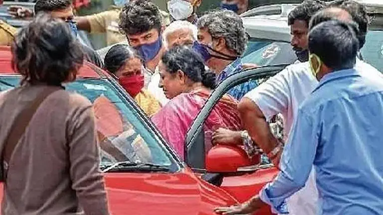 Mourners flock to SP Balasubrahmanyam's farm house to pay homage