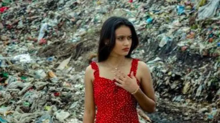 Photographer asks model to walk on 'garbage ramp,' highlights waste management issue Jharkhand