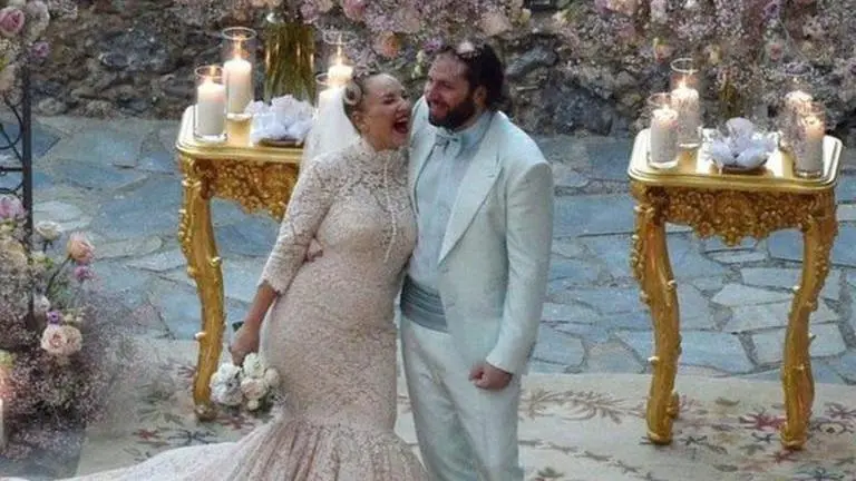 Sia marries boyfriend Dan Bernard in intimate ceremony, photos go viral Sia