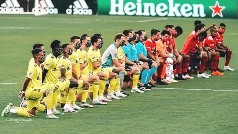 FC Dallas, Nashville SC players booed by 2,912 fans for kneeling during national anthem FC Dallas