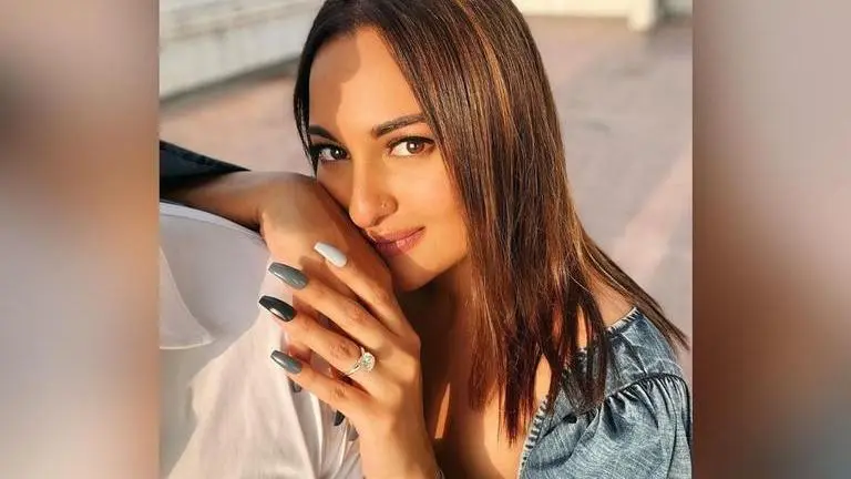 Sonakshi Sinha, Is sonakshi sinha engaged? Zaheer Iqbal, Sonakshi Sinha dating Zaheer Iqbal