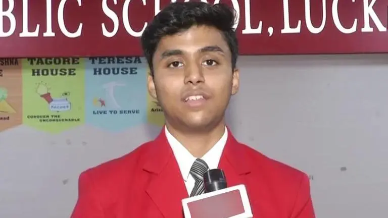 Lucknow student invents thermoelectric stove that cooks food while charging mobile phone Lucknow