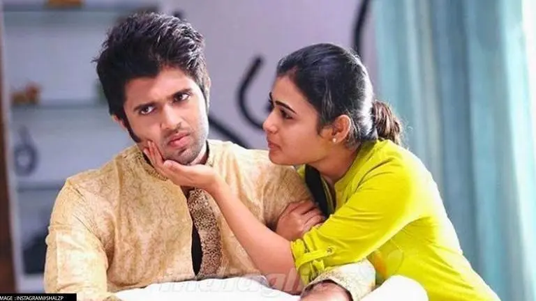 Vijay Deverakonda's 'Arjun Reddy' co-star Shalini Pandey marks 5 years of film; 'I owe...' Shalini Pandey, vijay deverakonda
