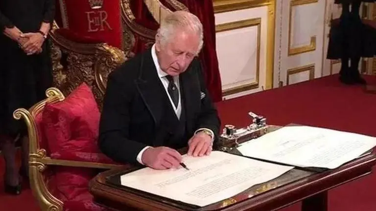King Charles III gifted pen by well-wishing fan after ink leak mishap 'just in case' King Charles