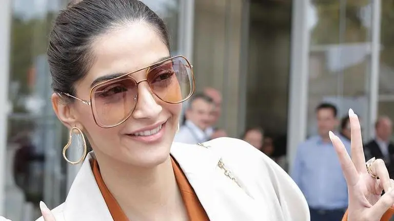 Sonam Kapoor shows how to style summer jackets to set trends; see pics sonam kapoor