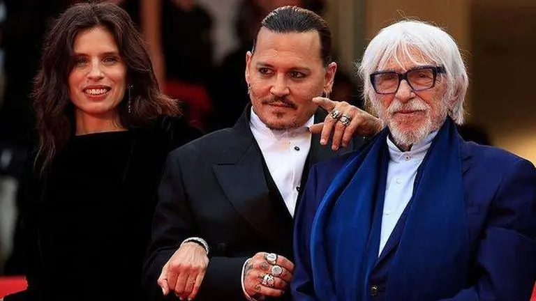 Johnny Depp breaks down in tears as he receives overwhelming support at Cannes 2023 Johnny Depp