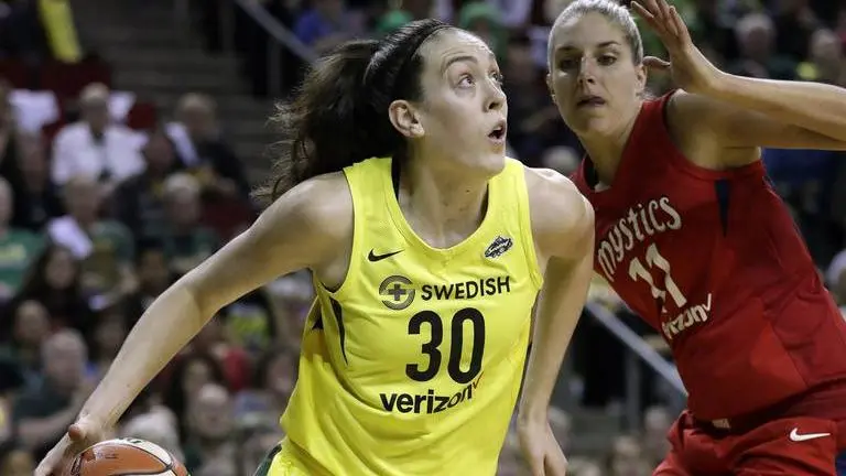 Loyd, Stewart help Storm beat Wings for 6th win in a row