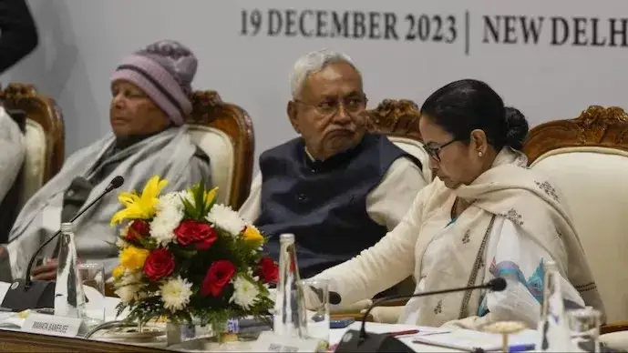 Should know Hindi: Nitish snaps at DMK leader 