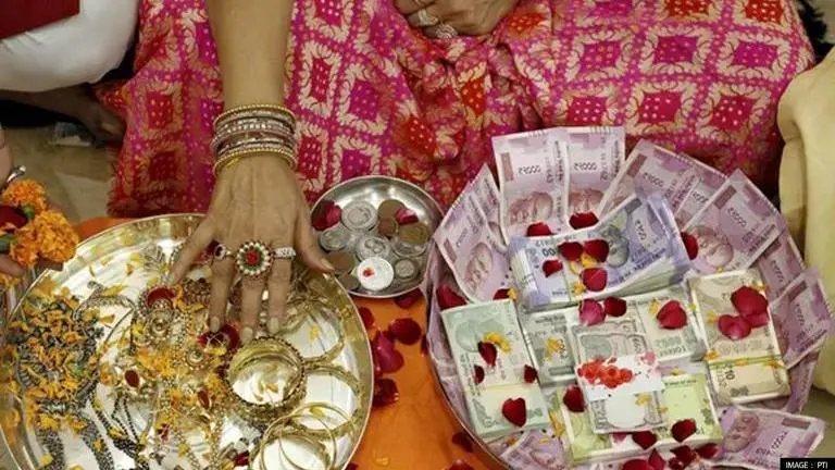 Diwali 2021: Laxmi Puja Vidhi, Puja Muhurat Timings, Samagri, Aarti, Rituals Dhanteras Puja Vidhi