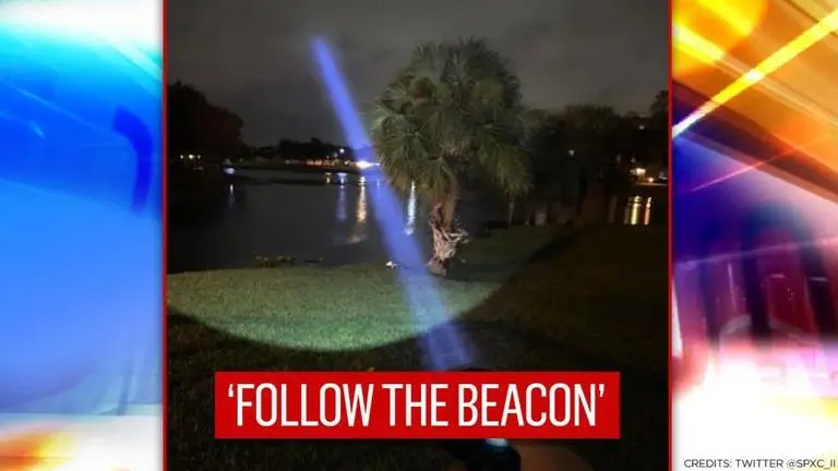 Man guides Uber eats driver with a beacon, netizens say 'this man is living in 2077' Uber