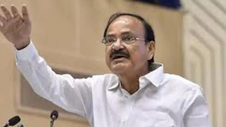 Janata curfew day: VP Naidu claps to thank doctors, others engaged in anti-corona fight JANTA CURFEW
