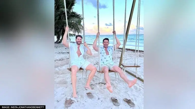 'Mean Girls' actor Jonathan Bennett ties the knot with longtime beau Jaymes Vaughan Mean Girls