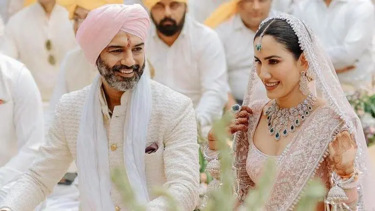 Who Is Ashesh Sajnani? The entrepreneur Sonnali Seygall tied the knot with Ashesh Sajnani and Sonnalli Seygall