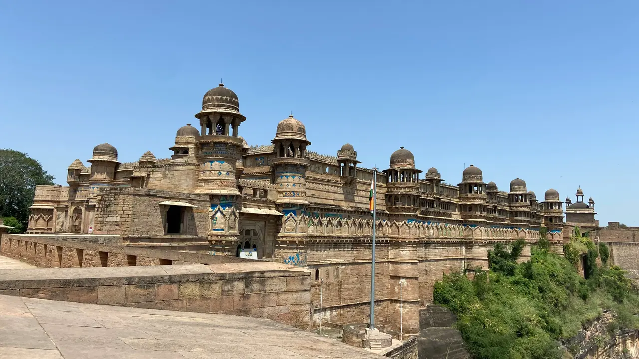 Madhya Pradesh Travel: Kanha National Park To Mahakaleshwar Temple, Must-Visit Places In State Gwalior Fort