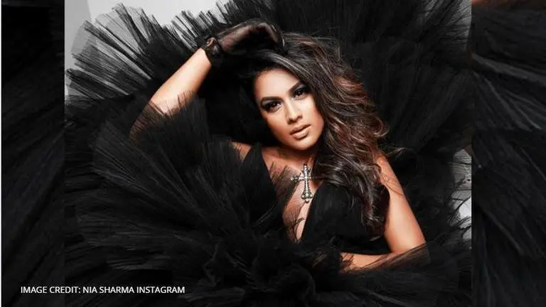 Nia Sharma's best smokey eye looks and steps to ace them perfectly Nia Sharma