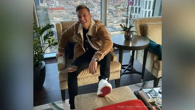 Mesut Ozil's London home is worth £10 million with furniture shipped from Turkey; Watch Mesut Ozil