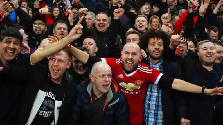 Manchester United urge fans to stay away if matches resume Manchester United