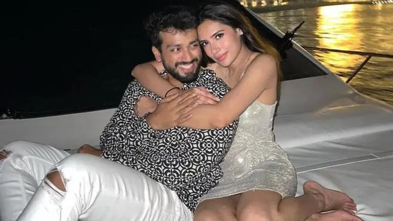 Kalidas Jayaram posts picture with model-girlfriend Tarini, as they holiday in Dubai Kalidas Jayaram