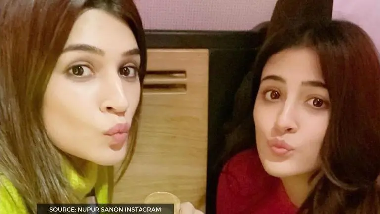 Kriti Sanon gives sister Nupur a relaxing head massage during lockdown Kriti Sanon