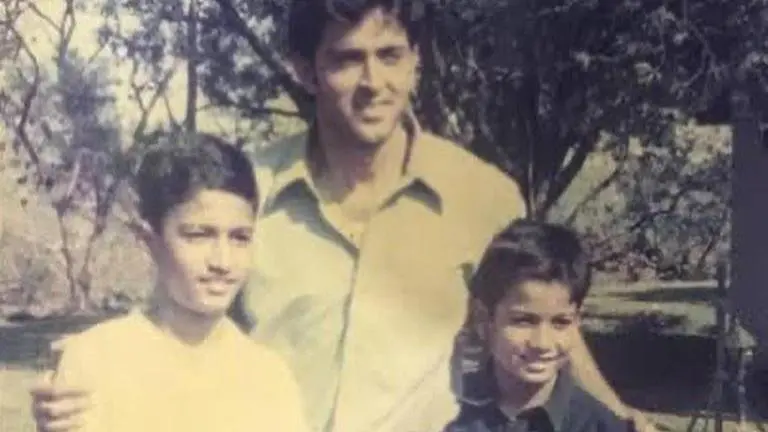 Vicky Kaushal poses with Hrithik Roshan, Sunny Kaushal in throwback photo from childhood Vicky Kaushal