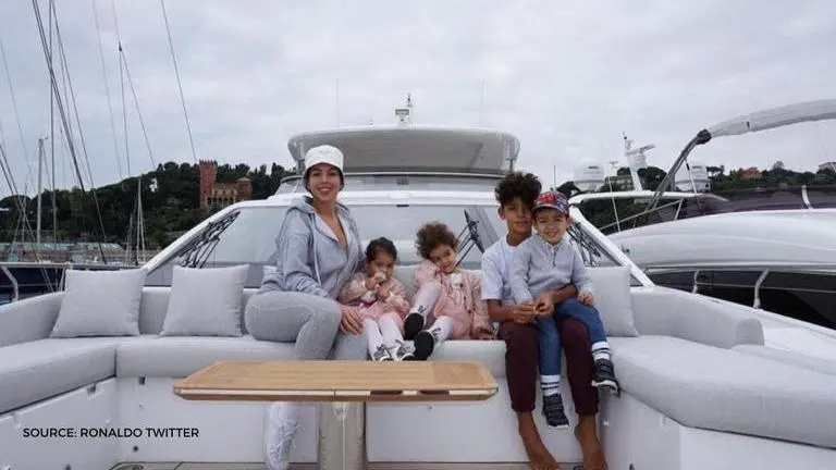 Cristiano Ronaldo shares adorable family photo days after recovering from COVID-19 cristiano ronaldo