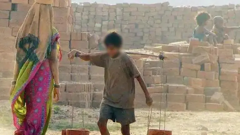 Delhi: SDM office raids famous market, rescues 23 children from child labour Delhi