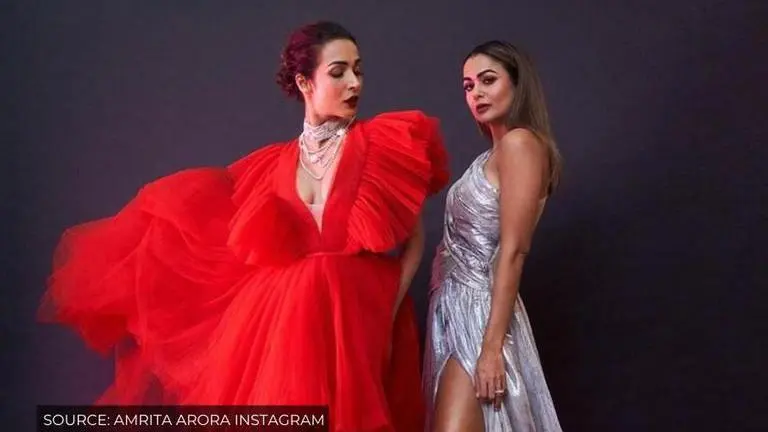 Malaika & Amrita Arora share goofy selfies with their ‘superhero’ mother; see pics Malaika Arora