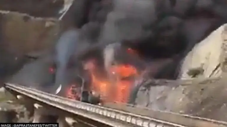 20 Umrah pilgrims killed, 29 injured as bus headed to Mecca crashes in Saudi Arabia Umrah pilgrims bus crash