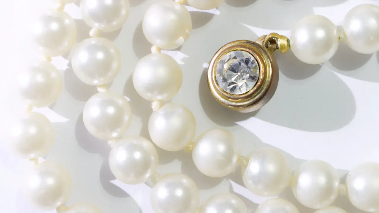 Must-have pearl accessories for every wardrobe to get timeless elegance Pearl accessories